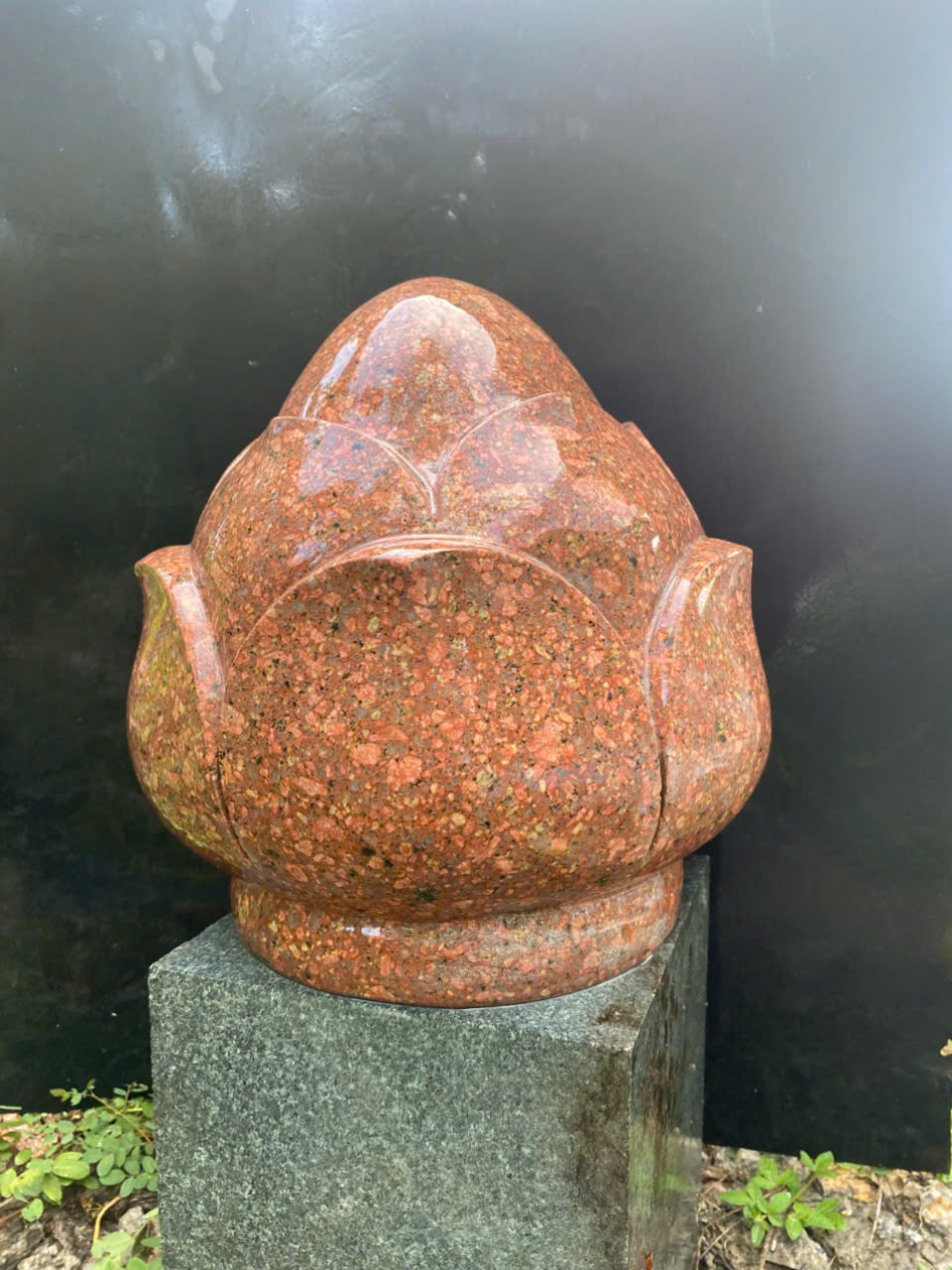 Búp Sen Đá Granit Đỏ Tự Nhiên