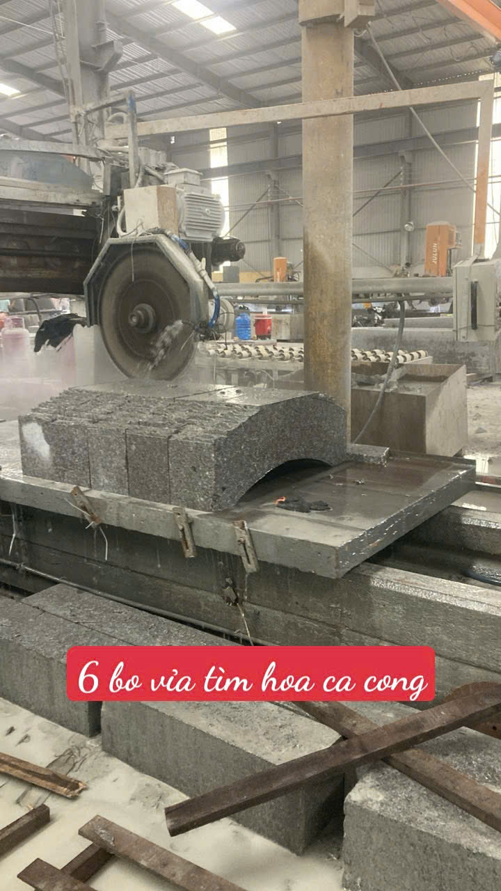 Đá Bó Vỉa Tím Hoa Cà Cắt Cong Phù Cát